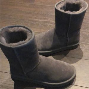 UGGS Short Boot